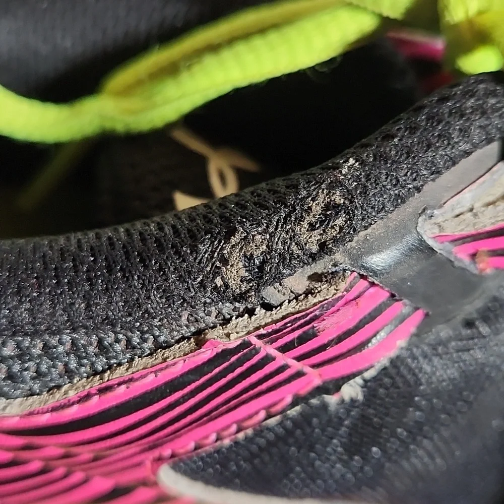 UNDER ARMOUR Micro G Velosity Pink Black Neon 5Y